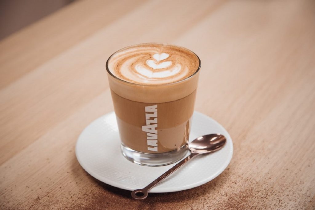 כוס קפוצ'ינו של לוואצה. צילום: Lavazza Company