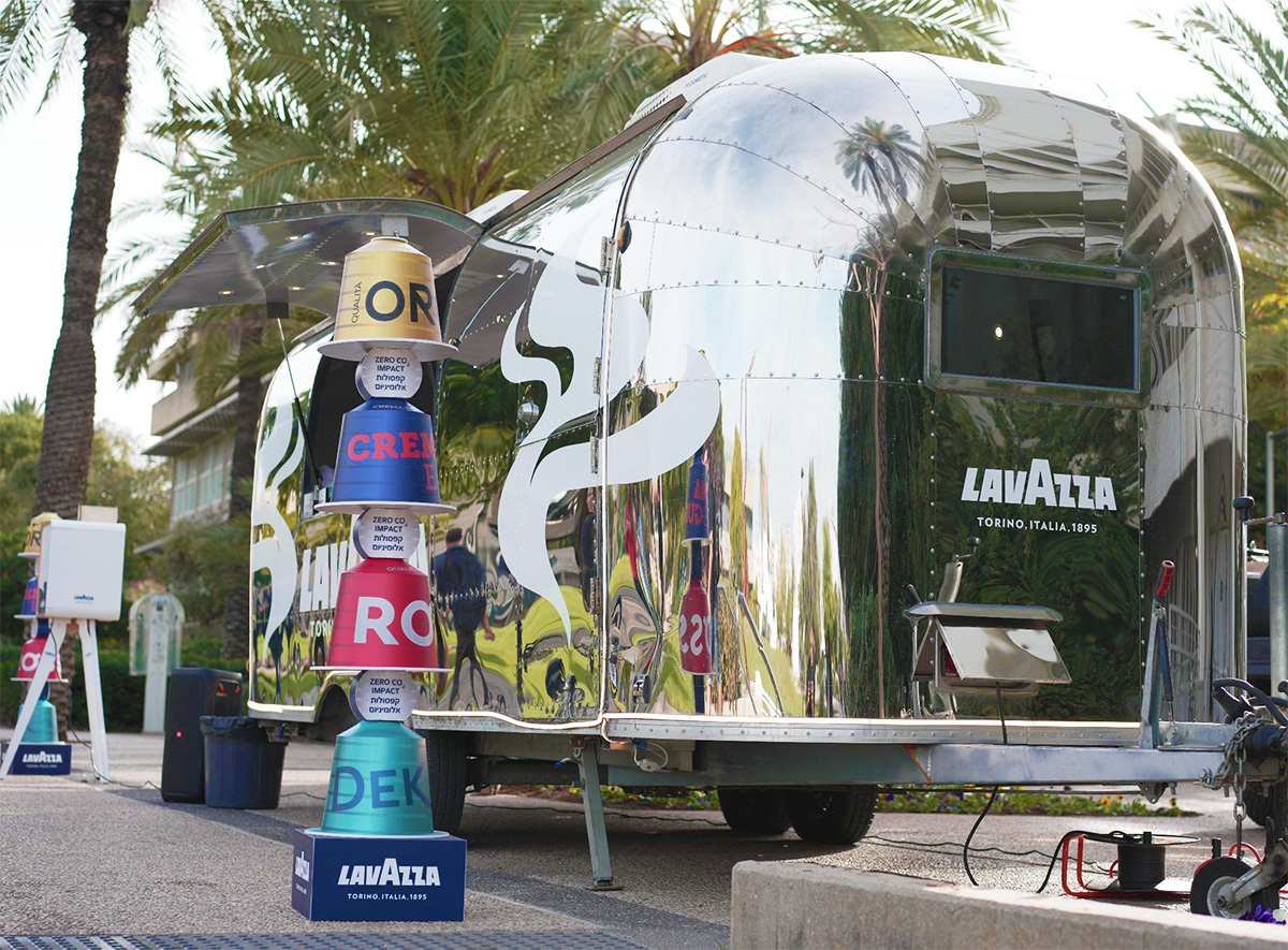 קפה חינם. פופ אפ הקפסולות של Lavazza. צילום: ערן אבגי