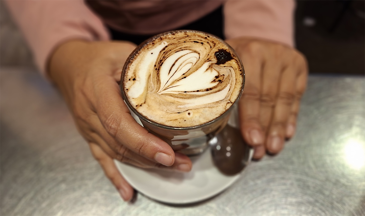 לאופרדיטו - קפה הפוך "מנומר". צילום: איתי שקד