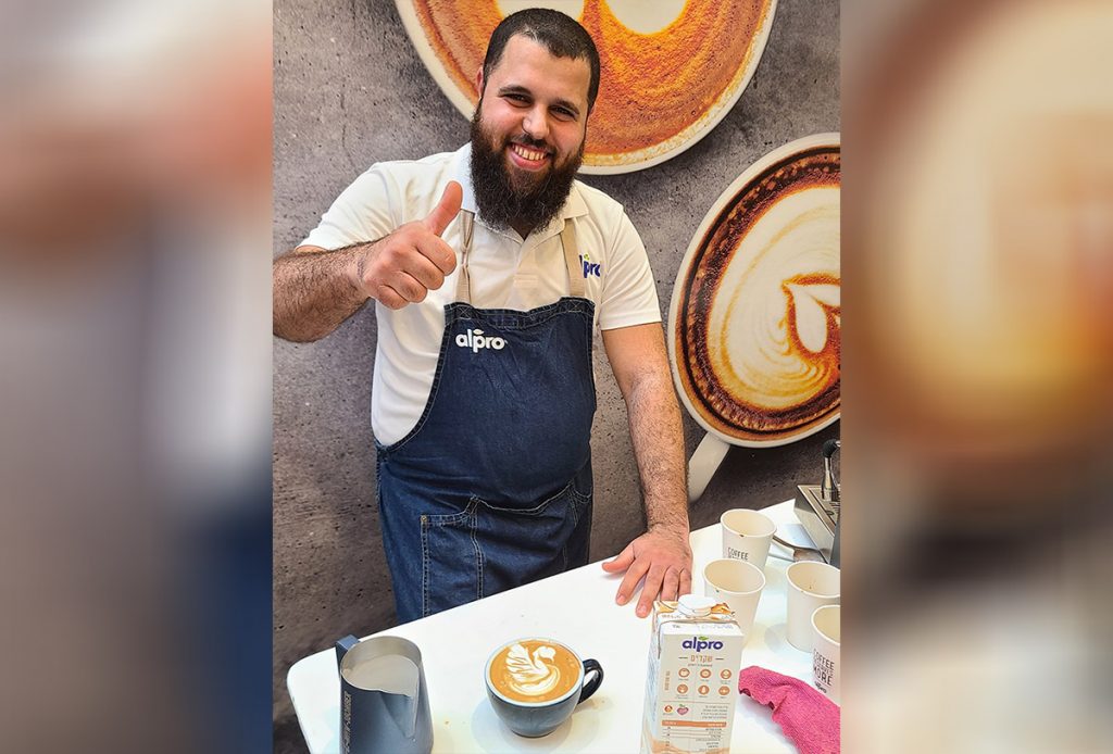הבריסטה מאמון ג'בארין. צילום: מגזין שותים
