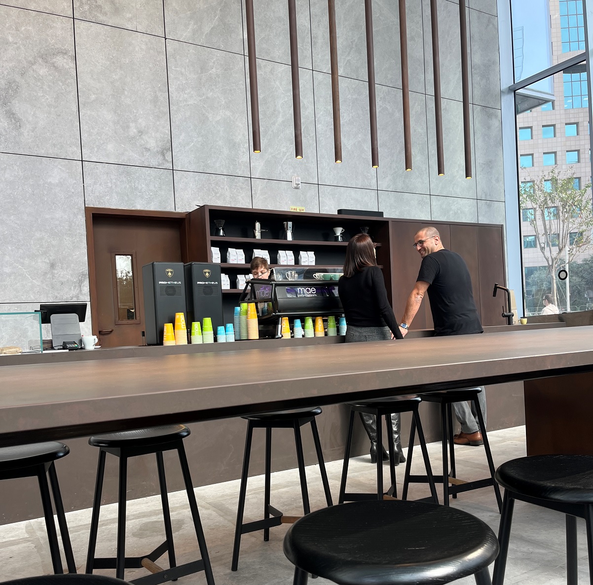 בית הקפה Mae בבניין וואן טאוור ברמת גן. צילום: דיקלה דנינו