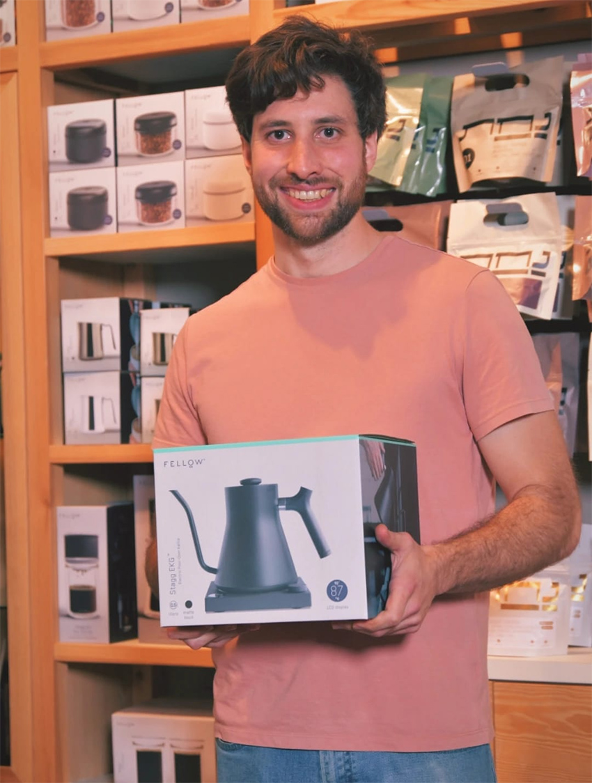 סטיב הבריסטה מנחת הרצליה זוכה מקום ראשון בתחרות לאטה ארט. צילום: יעקב בלומנטל