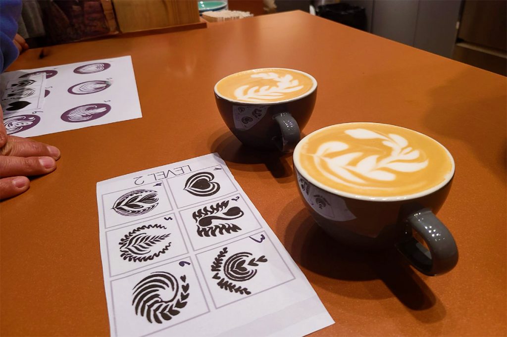 שלב הגמר בתחרות לאטה ארט של קפה נחת. צילום: מגזין שותים