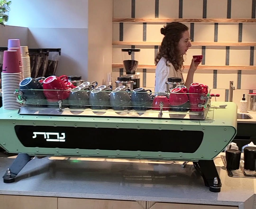 קפה נחת ברחוב ריינס. צילום: מגזין שותים