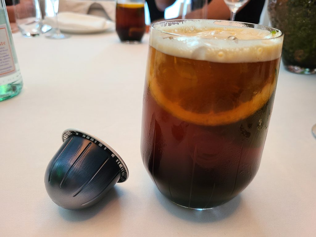 קפה קולד ברו מקפסולה של נספרסו. צילום: מגזין שותים