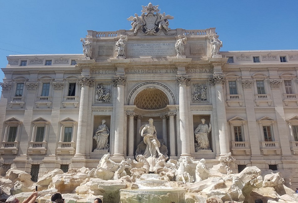 Fontana di Trevi ברומא. צילום: שותים
