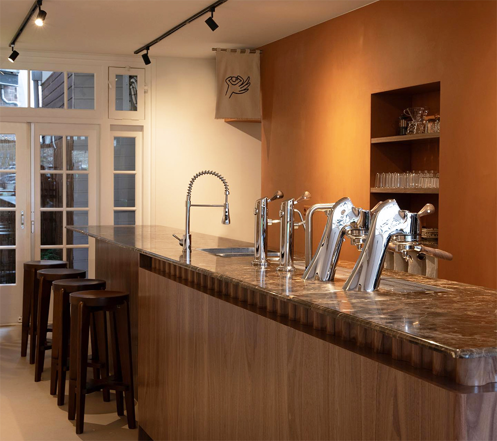 Brandmeesters Amsterdam - בר הקפה האופנתי שכל אחד רוצה ליד הבית. צילום: IG/brandmeesters