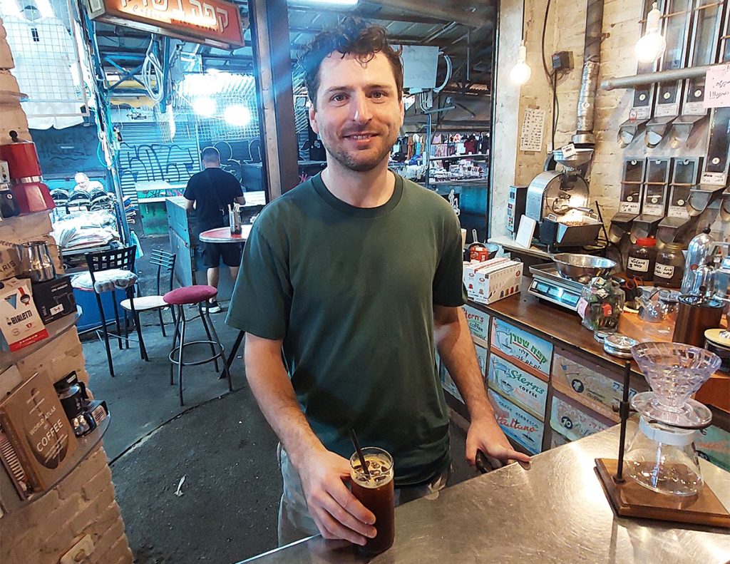 ארון לפקוביק ממלבורן, הוא התייר המעודד של השבוע. צילום: איתי שקד