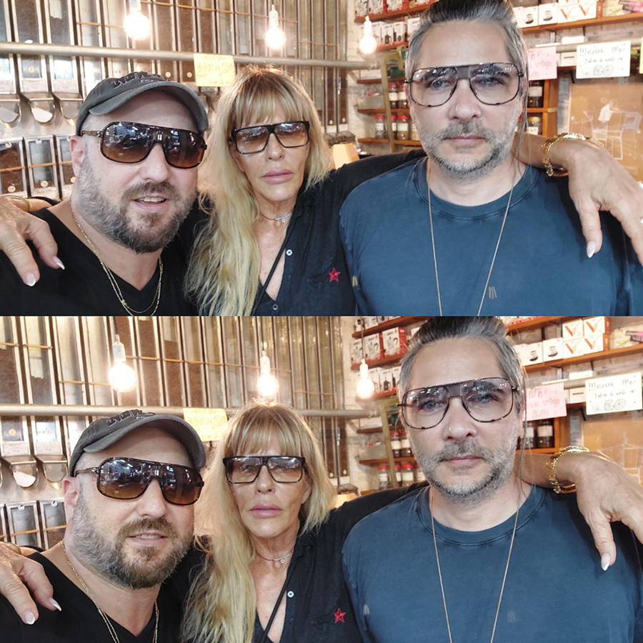 מיכל אביב ודוד לחמי עם איתי שקד בקפה בשוק הכרמל. צילום: איתי שקד