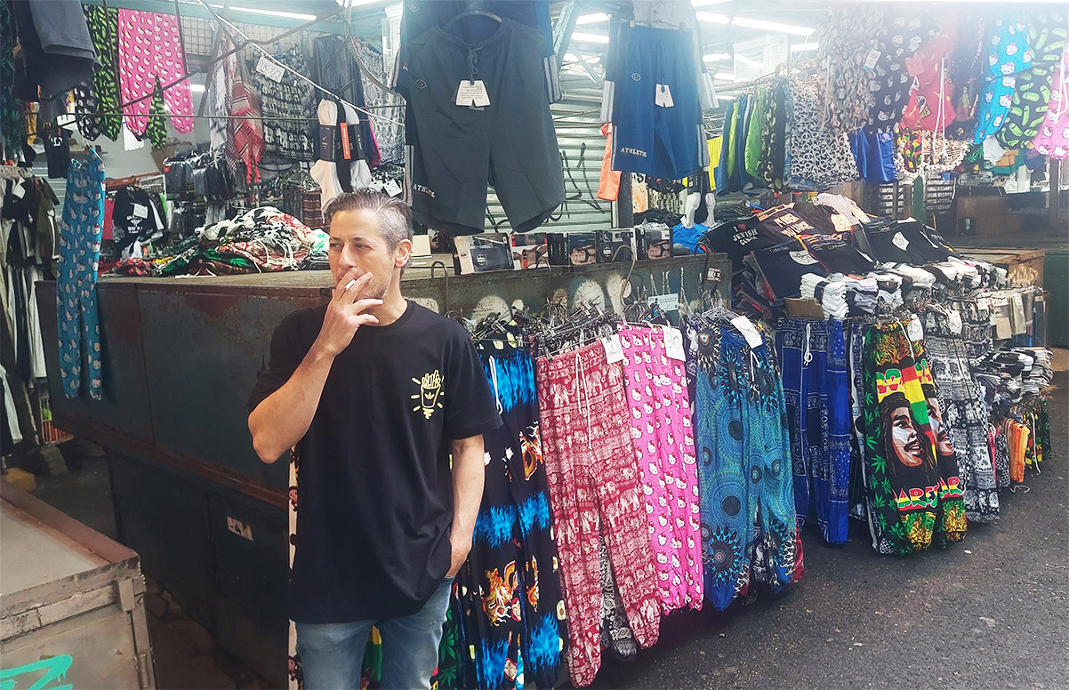 יונתן פרל בשוק הכרמל. צילום: איתי שקד