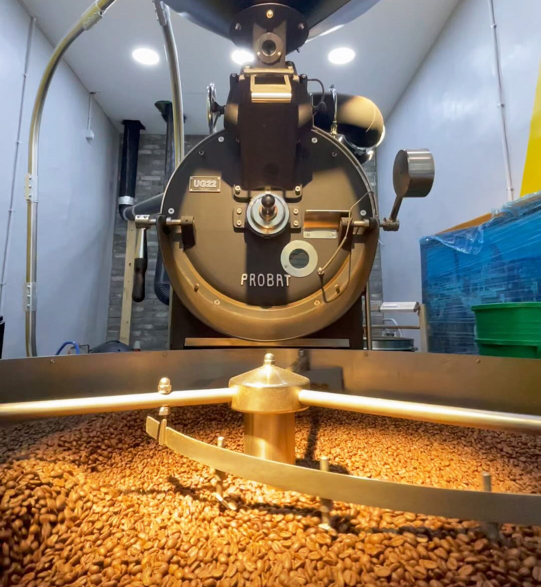 מכונת הקלייה של שוק קפה במחנה יהודה בירושלים - PROBAT UG22. צילום: ברק לב-רן