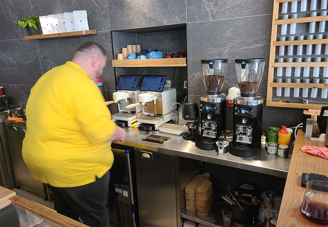 סיג קפה החדש הוא מסוג בתי הקפה שבהם הדיוק בחליטה עומד בראש סדר העדיפויות. צילום: מגזין שותים