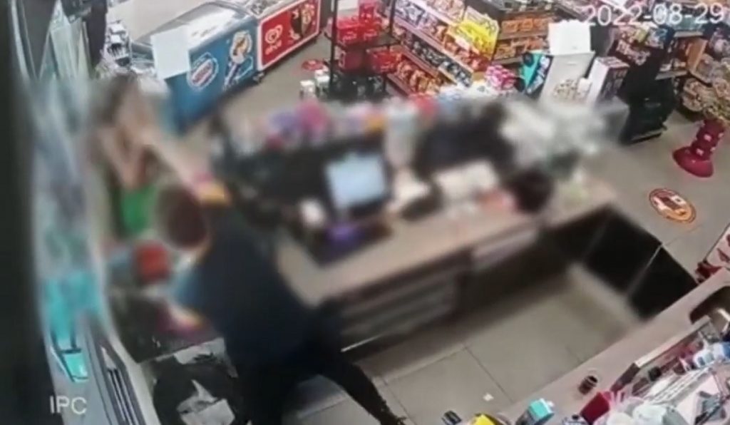 לקוחה מבקשת לחמם את הקפה ונדקרת. צילום: משטרת ישראל