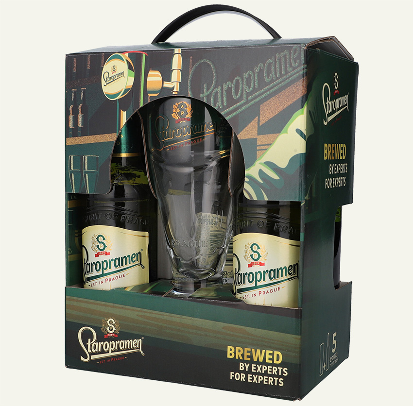 מארז חמישיית בקבוקי בירה Staropramen עם כוס זכוכית ממותגת. צילום: GS1 Israel