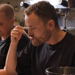 השופטים ממשיכים לטעום את כל כוסות הקפה. צילום: יעקב בלומנטל