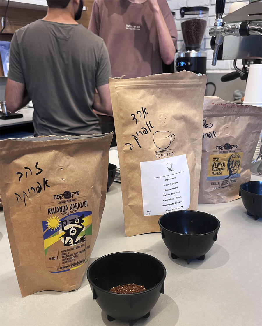 שלושת הזוכים בקטגוריית קפה מאפריקה בתחרות הקפה הטוב 2024. צילום: דיקלה דנינו