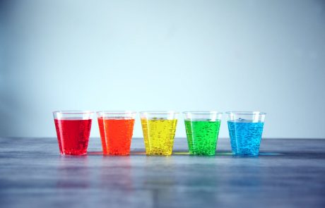 השילוב המפתיע: איזה משקה מתאים לצד סלט טונה?