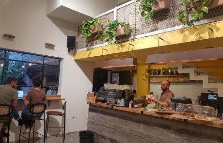 לגזור ולשמור: 9 בתי קפה נעימים לעבודה עם לפטופ בתל אביב