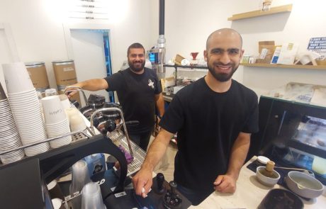 בית קפה הוא עסק חיוני: השותפים של "קפה 14" החדש ביפו מתאוששים מהמלחמה
