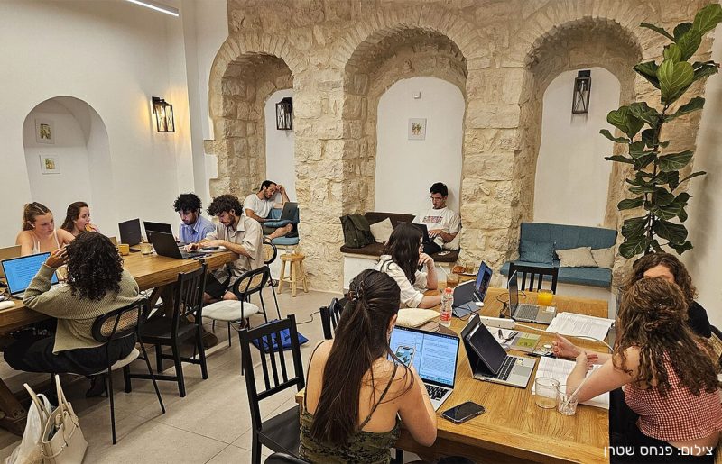 קפה בסמטה הירושלמי כבר לא ייפתח בשבתות, בעקבות המחאות