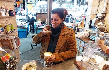 "ירדתי עם הקביים לרחוב וחיפשתי בתי קפה פתוחים, זה העוגן שלי"