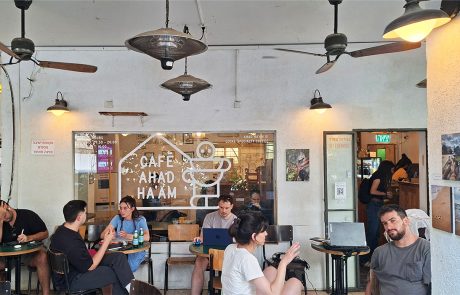 אספרסיוניזם: איך הפך בית הקפה התל אביבי למרכז תרבות ואמנות בלב העיר?