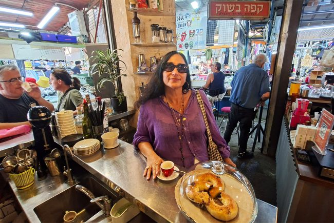 "קפה זה הטעם האהוב עליי, ואם אספרסו – רק אתיופי": קצר על הבר עם המחזאית יוספה אבן-שושן