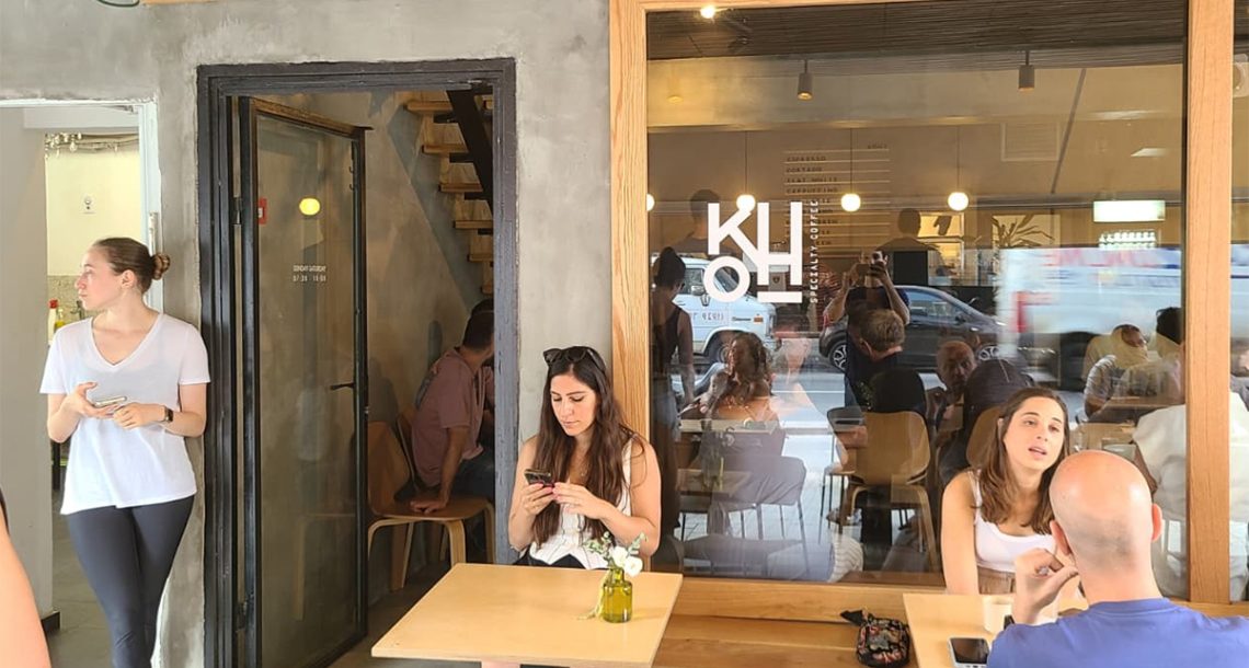 6 בתי קפה חדשים יחסית בתל אביב, שמגישים פולי ספיישלטי מקלייה מקומית