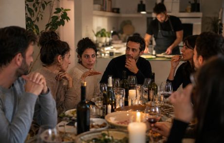פי שלושה על אותו בקבוק: כמה באמת עולה ערב יין במסעדה, ולמה הבית חוזר לאופנה