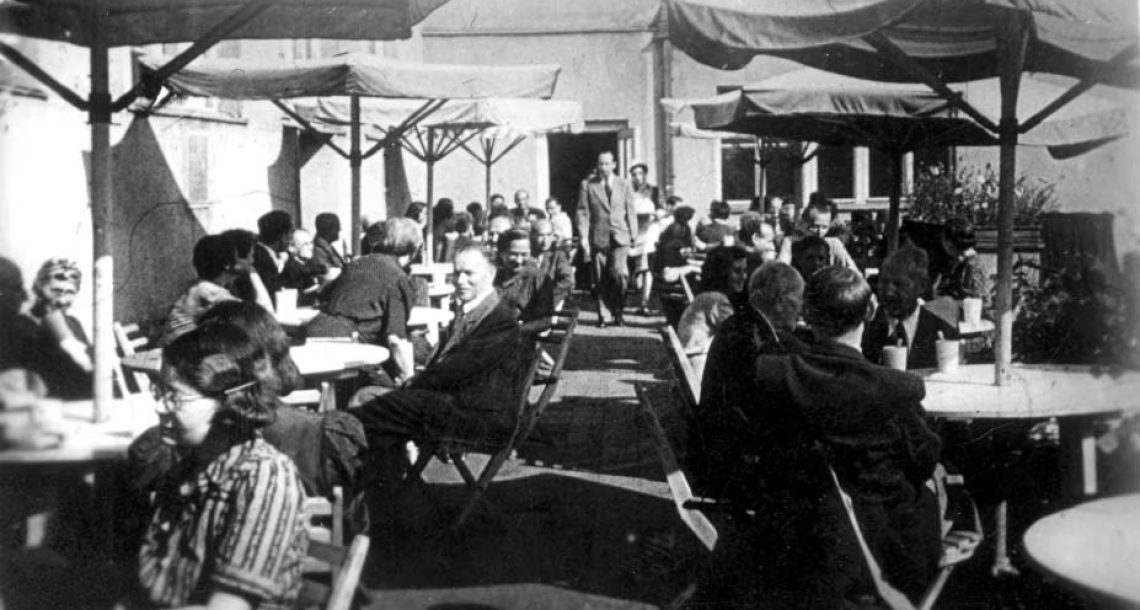 גם בגטו שתו קפה בשביל אסקפיזם: "מים כהים שכונו קפה. שתינו לאט כדי להאריך את הרגע"