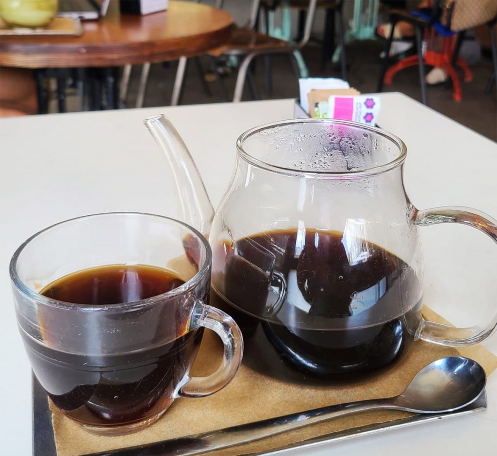 קנקן קפה פילטר V60 בבית הקפה טימותי באבן גבירול בתל אביב. צילום: מגזין שותים