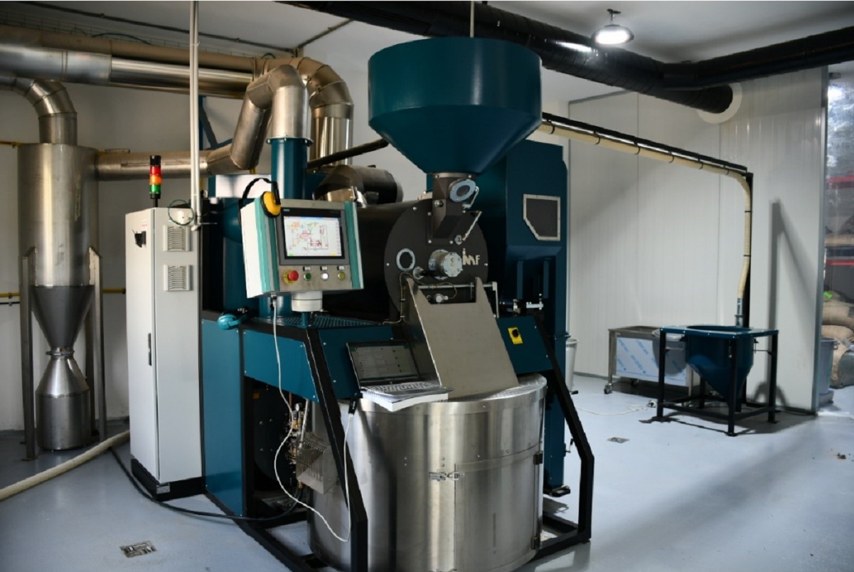 מכונת קלייה IMF בבית הקלייה TOSTATO בחורפיש. צילום: יח"צ