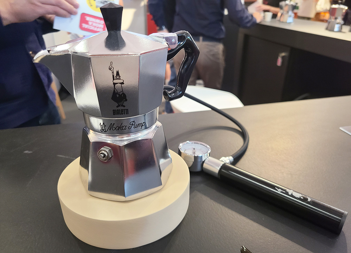 מקינטה Moka Pump של Bialetti, בפסטיבל World of Coffee 2026 בבלגיה (צילום: הוד אסולין)