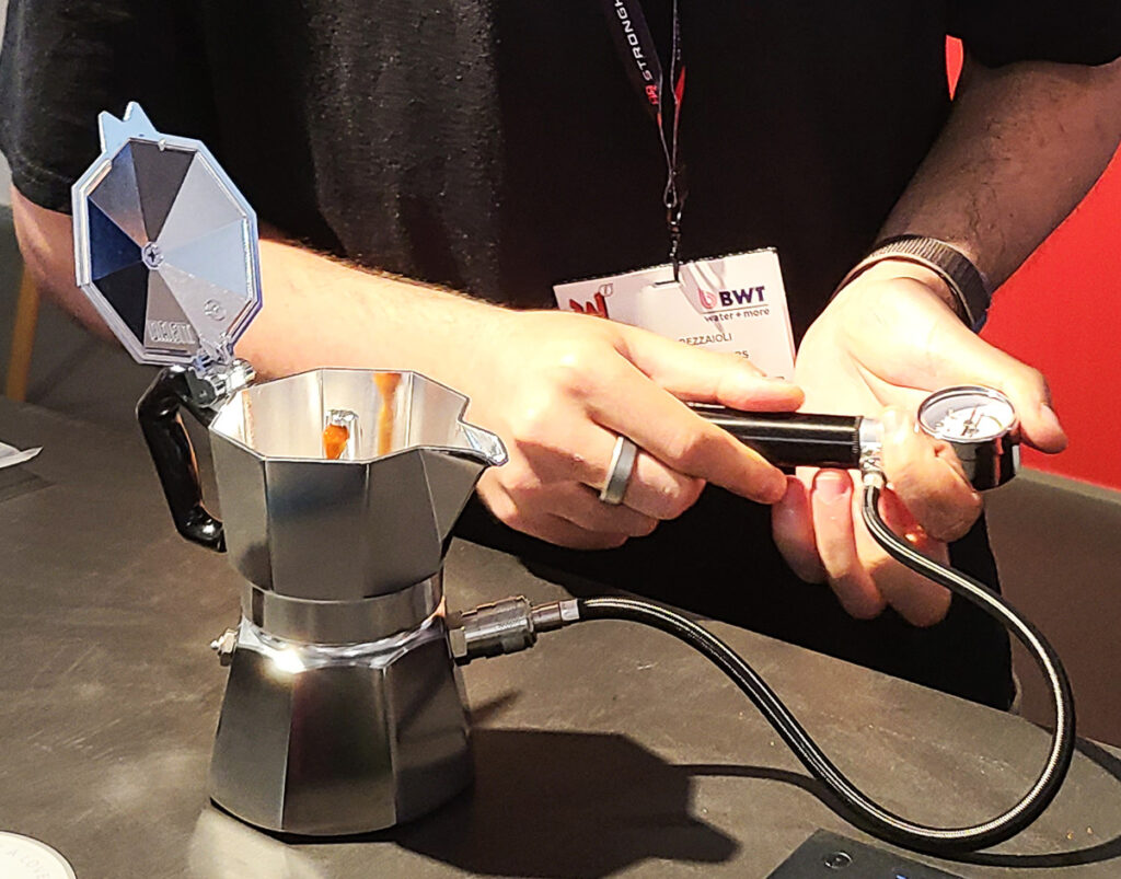 מקינטה ביאלטי moka pump בפטיבל world of coffee 2026 בבריסל (צילום: הוד אסולין)