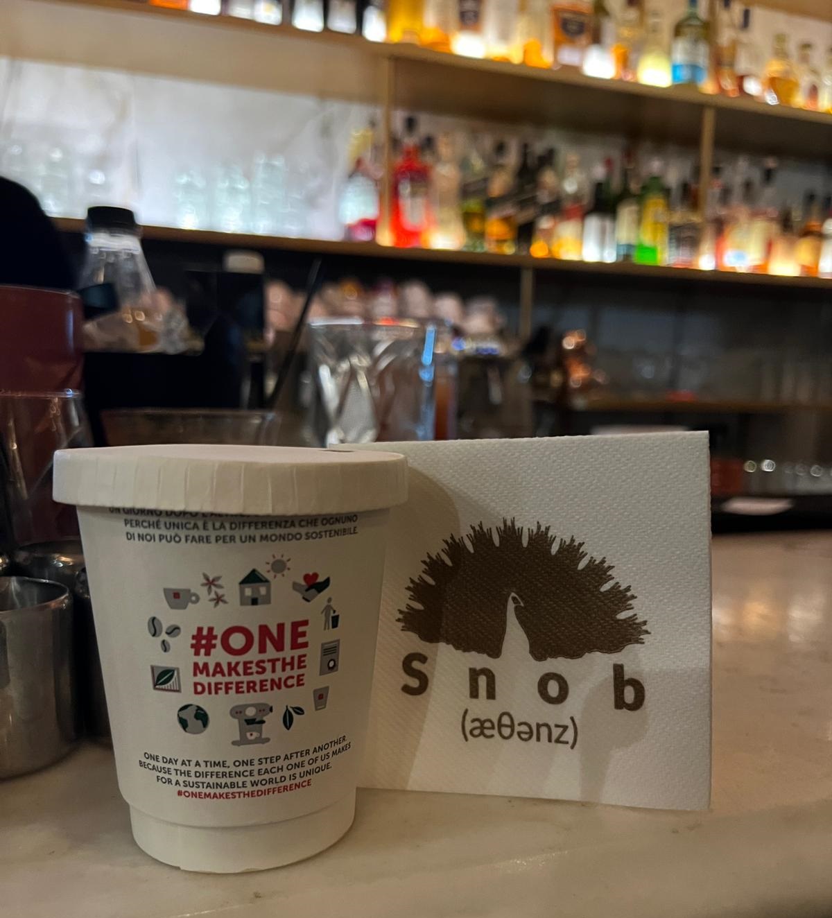 בית הקפה snob באתונה. צילום: איילת חכים